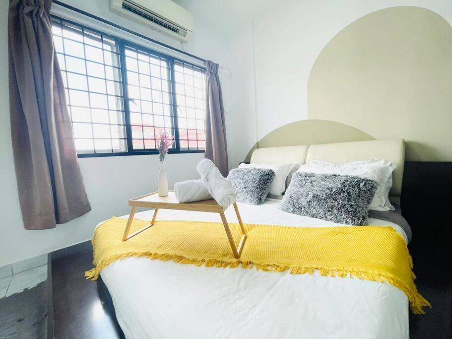 8 Pax Homestay Near Axiata Arena & Pavilion 2 Pangsapuri Kuala Lumpur