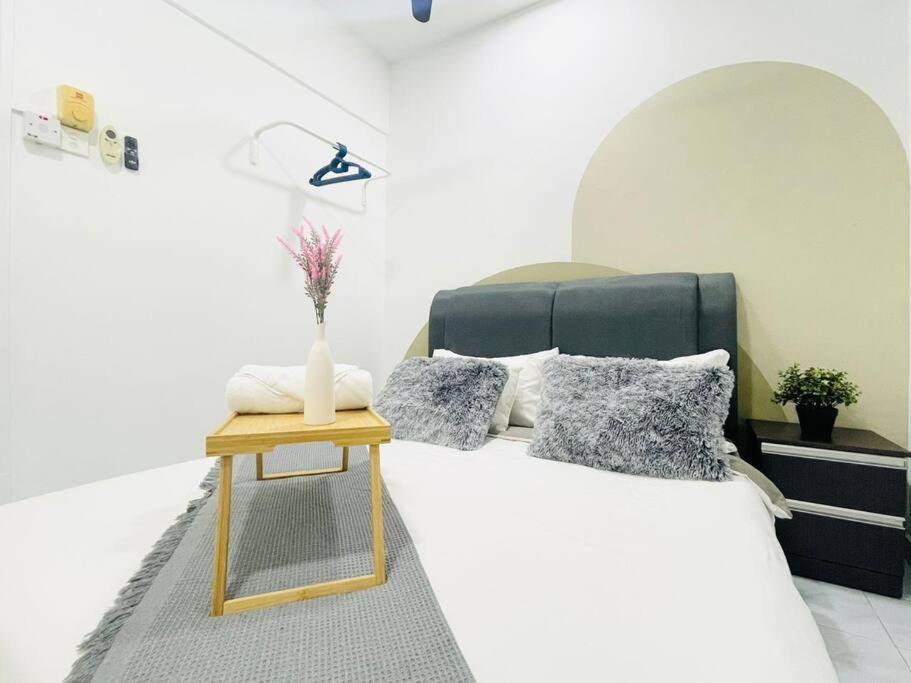 Pangsapuri 8 Pax Homestay Near Axiata Arena & Pavilion 2 Kuala Lumpur