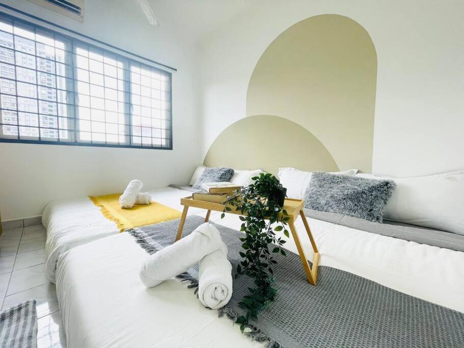 8 Pax Homestay Near Axiata Arena & Pavilion 2
