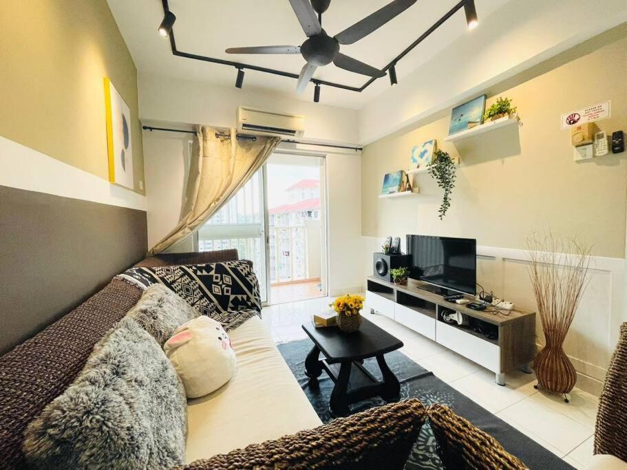 Pangsapuri 8 Pax Homestay Near Axiata Arena & Pavilion 2 *
