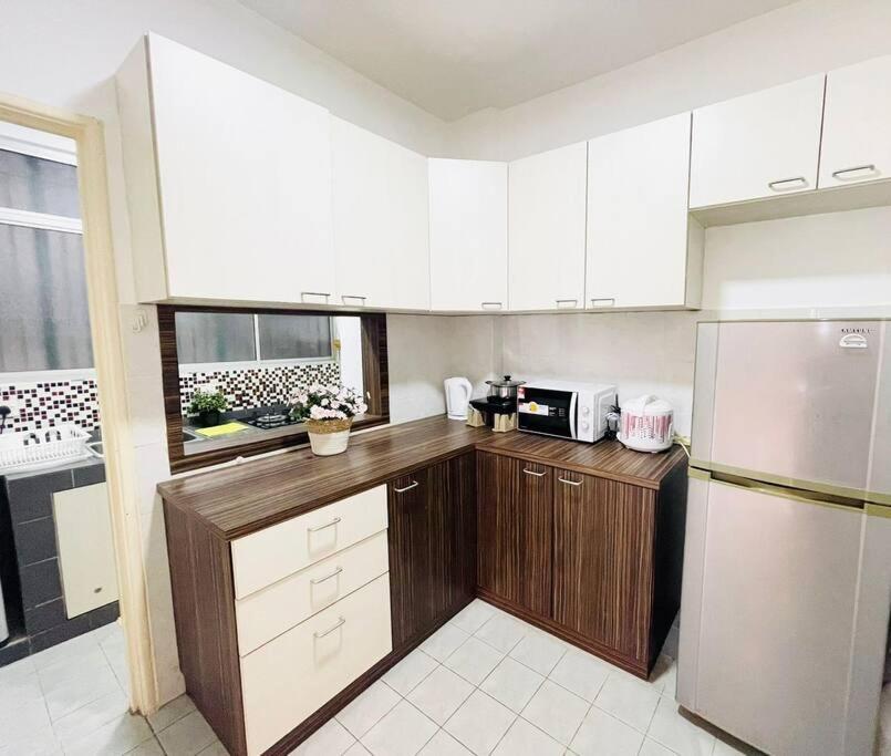 8 Pax Homestay Near Axiata Arena & Pavilion 2 Pangsapuri