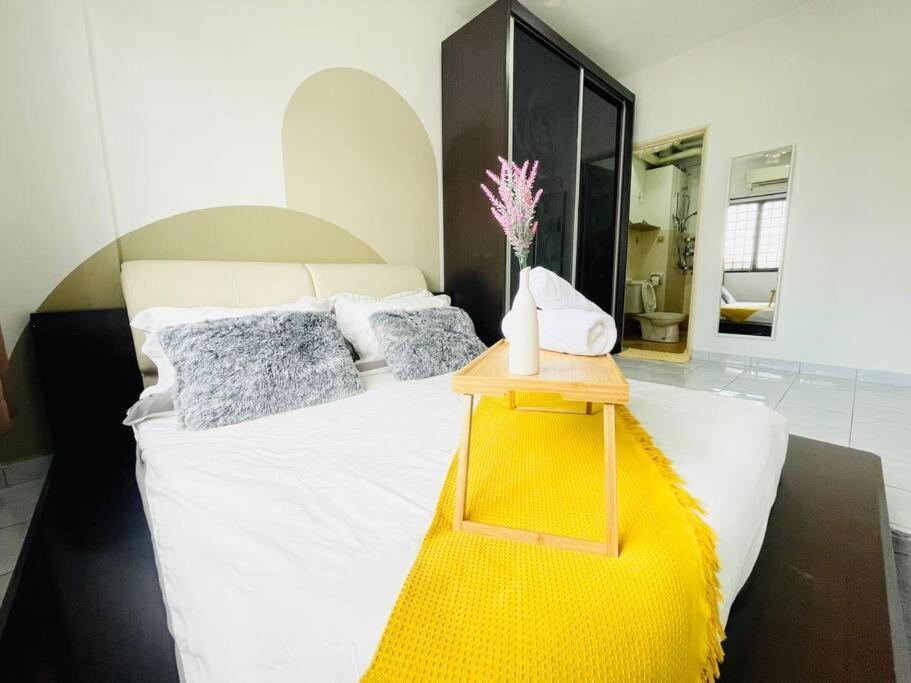 Pangsapuri 8 Pax Homestay Near Axiata Arena & Pavilion 2 Kuala Lumpur