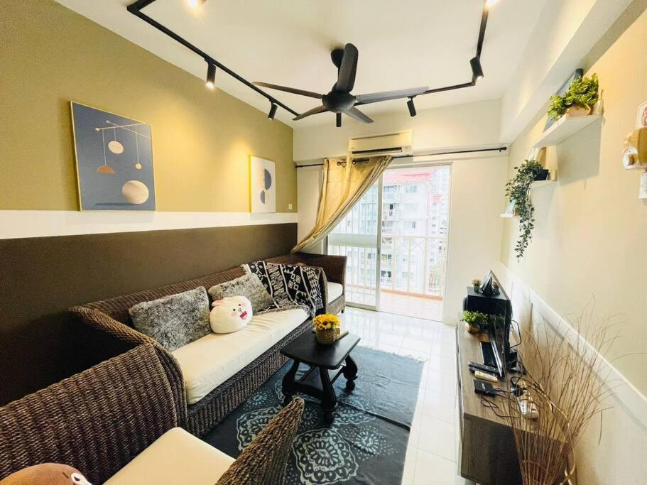 Pangsapuri 8 Pax Homestay Near Axiata Arena & Pavilion 2 Kuala Lumpur