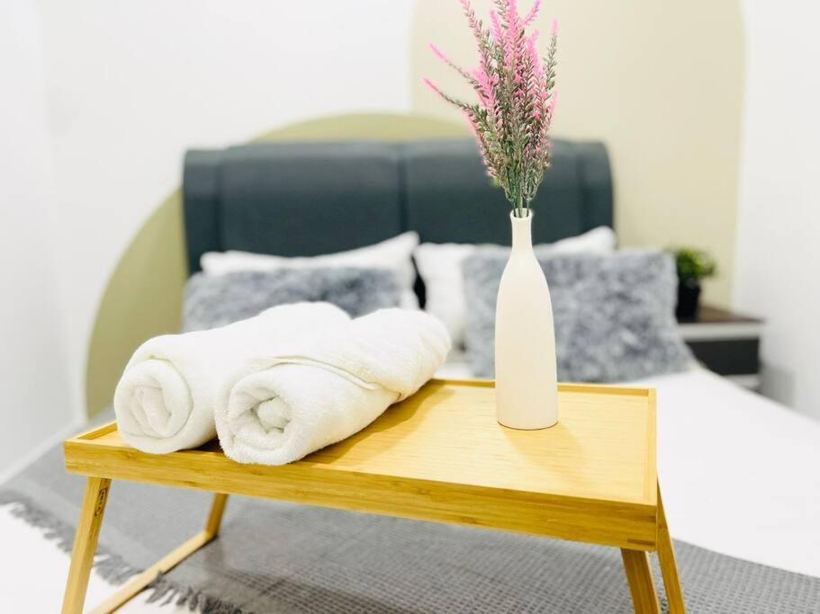 8 Pax Homestay Near Axiata Arena & Pavilion 2 *
