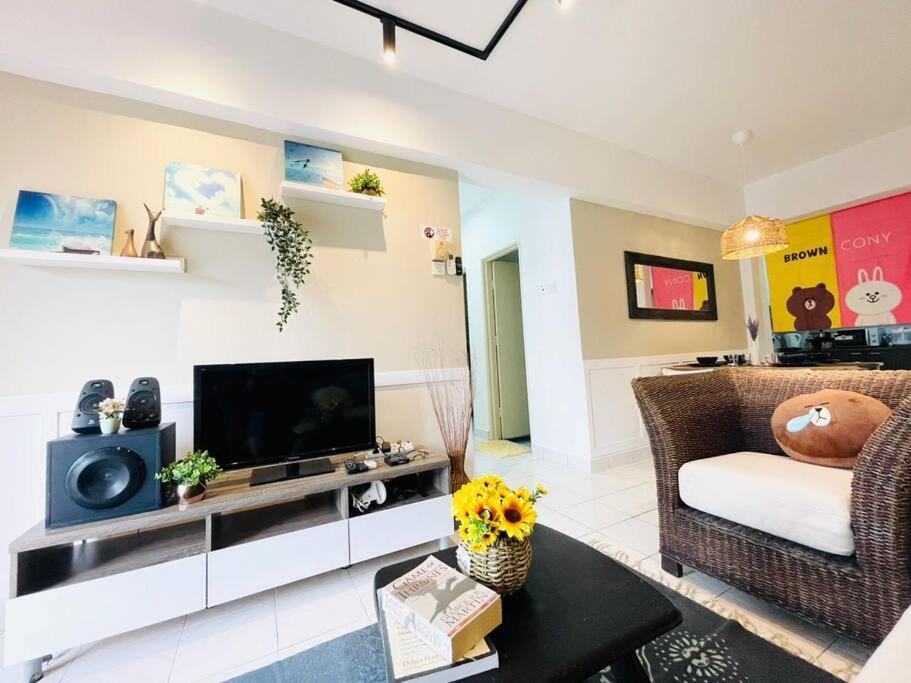 Pangsapuri 8 Pax Homestay Near Axiata Arena & Pavilion 2 *