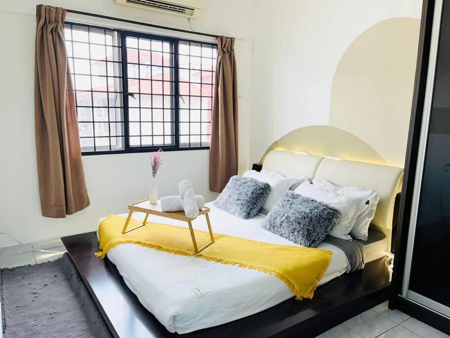 Pangsapuri 8 Pax Homestay Near Axiata Arena & Pavilion 2 Kuala Lumpur