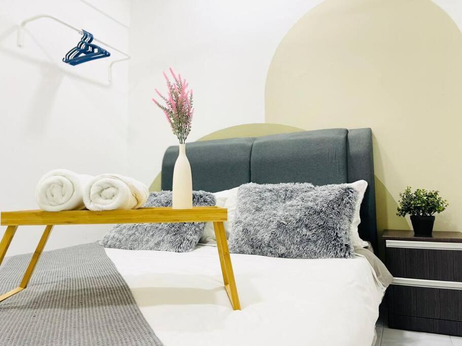 8 Pax Homestay Near Axiata Arena & Pavilion 2 Pangsapuri *