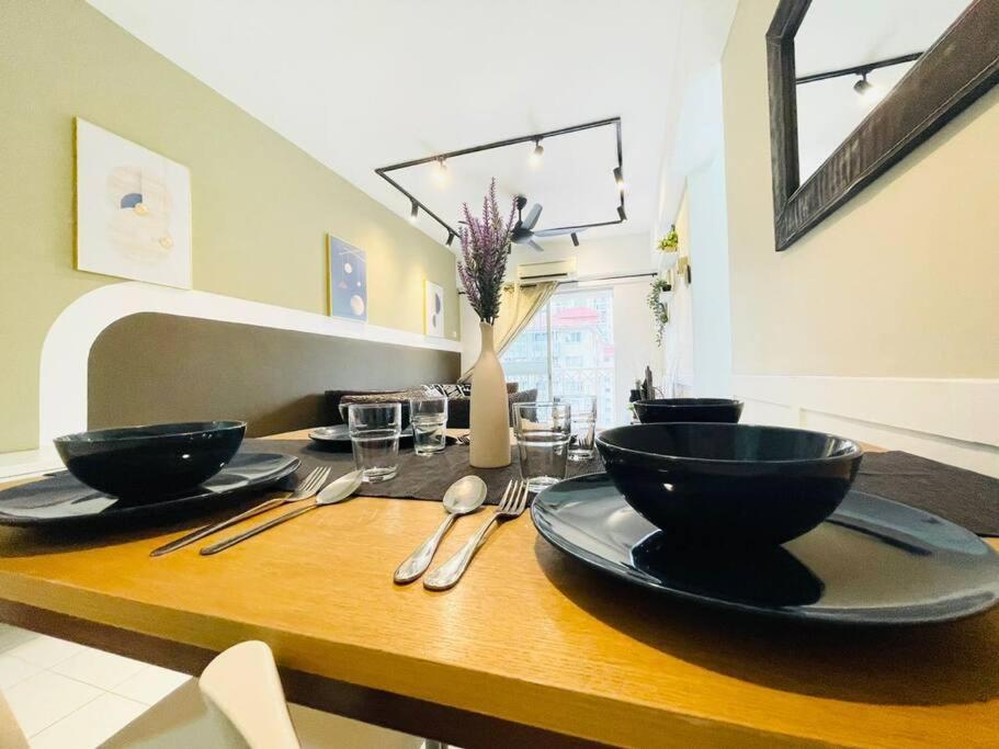 8 Pax Homestay Near Axiata Arena & Pavilion 2 *