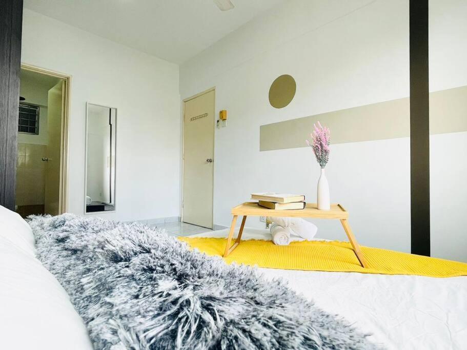 8 Pax Homestay Near Axiata Arena & Pavilion 2