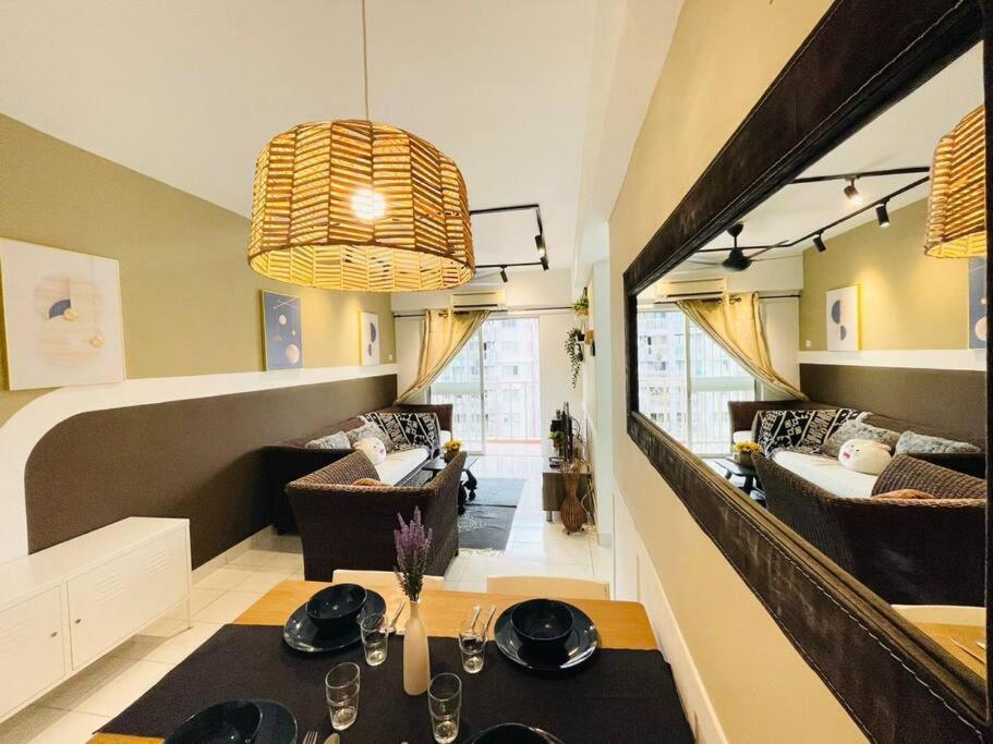 8 Pax Homestay Near Axiata Arena & Pavilion 2 Pangsapuri