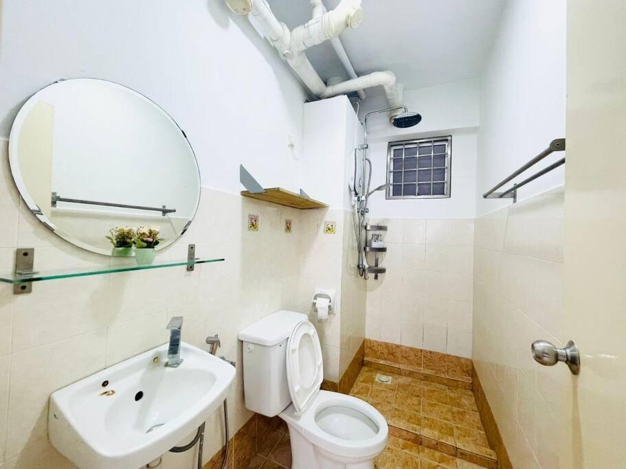 8 Pax Homestay Near Axiata Arena & Pavilion 2 *