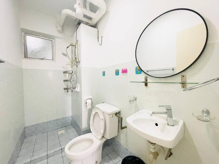 8 Pax Homestay Near Axiata Arena & Pavilion 2 Apartemen *