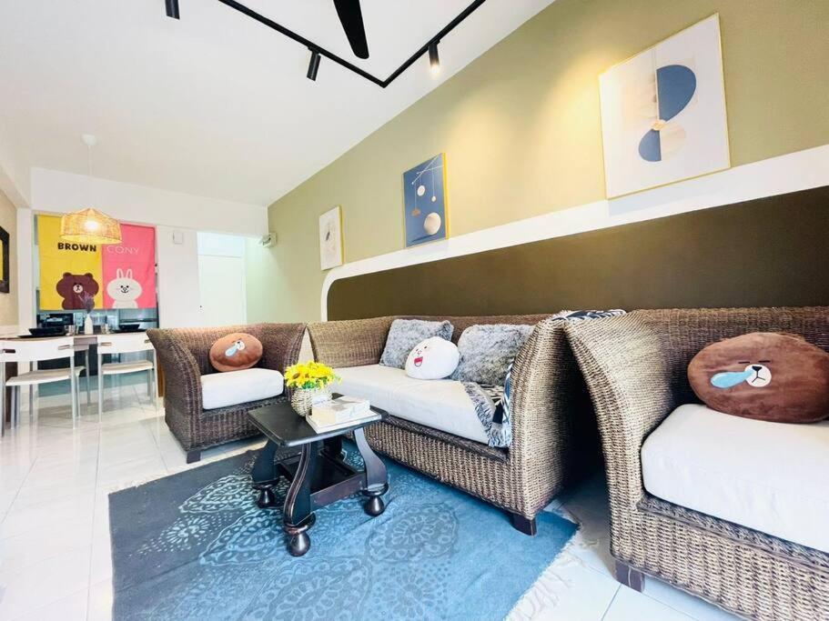 8 Pax Homestay Near Axiata Arena & Pavilion 2 *